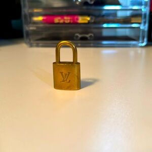 LV #304 Lock- No key!!!
